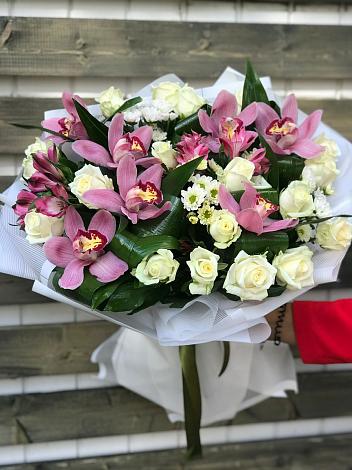 Букет цветов из: Розы и Хризантемы в Гудермесе