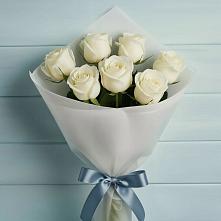 Букет 7 Белых роз Эдлесс Лав в Гудермесе