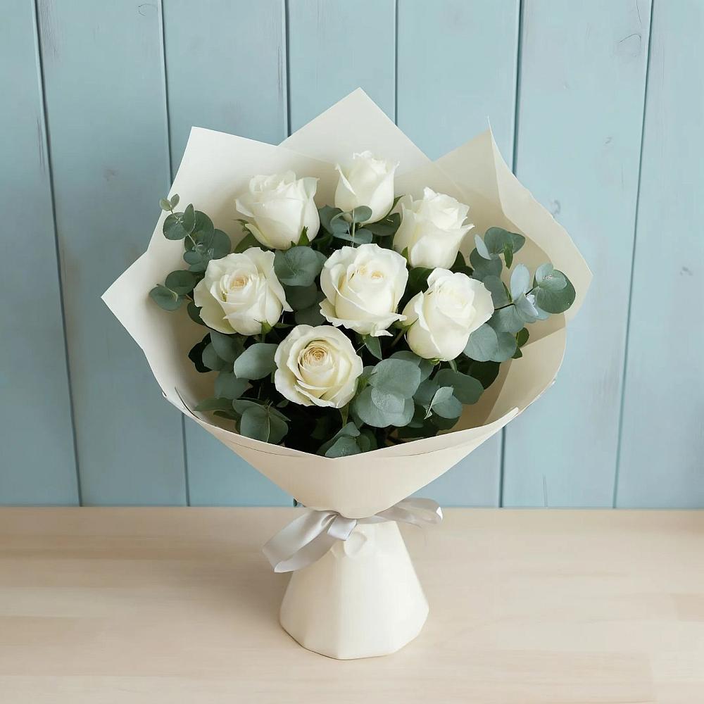 Букет Белые розы в Эвкалипте в Гудермесе