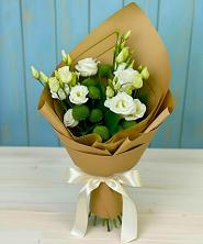 Букет цветов из:  Хризантемы и Лизиантусы в Гудермесе