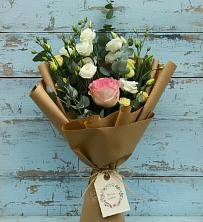 Букет цветов из:  Розы и Лизиантусы в Гудермесе