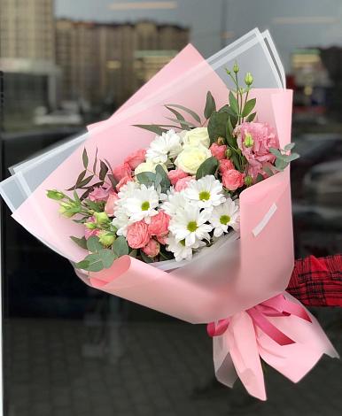 Букет цветов из: Розы, Лизиантусы и Хризантемы в Гудермесе